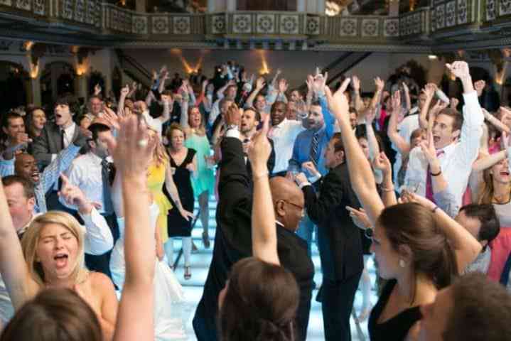 Packed dance floor | DRS Music | David Rothstein Music | Chicago wedding band | Chicago wedding bands | Chicago wedding Music | Best Chicago Wedding Band